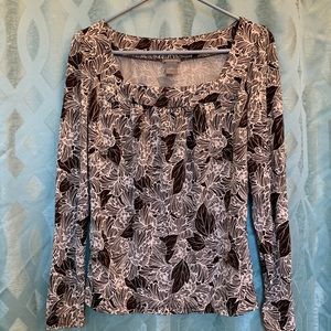 Ann Taylor women’s size medium long sleeve pull over top, excellent shape,